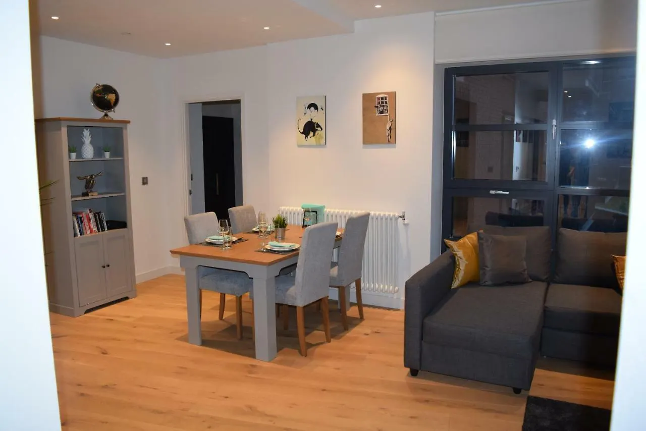 London City Island 3 Bedroom Luxury Apartments, Canary Wharf