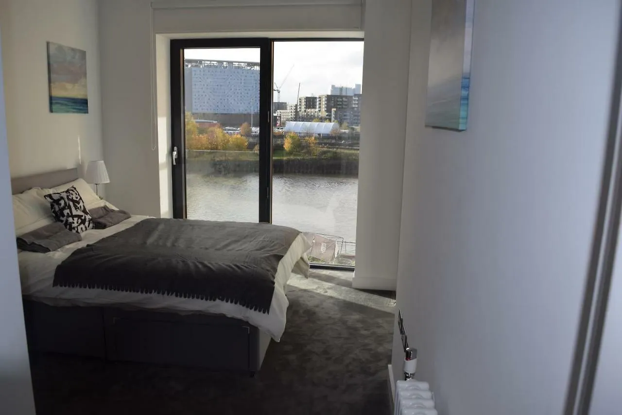London City Island 3 Bedroom Luxury Apartments, Canary Wharf