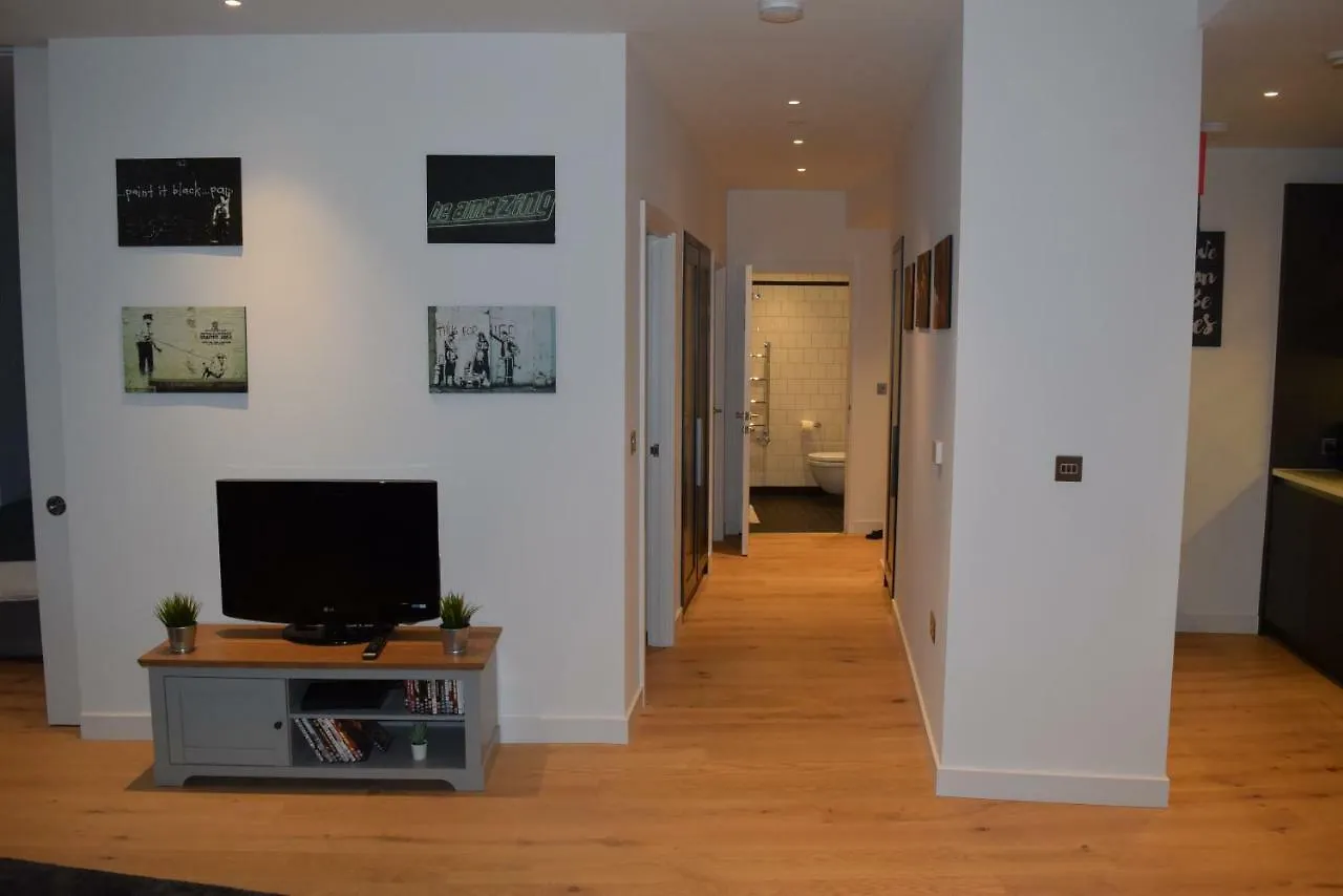 London City Island 3 Bedroom Luxury Apartments, Canary Wharf