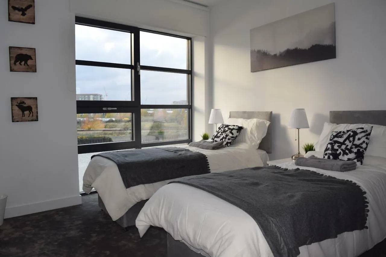 London City Island 3 Bedroom Luxury Apartments, Canary Wharf Apartment