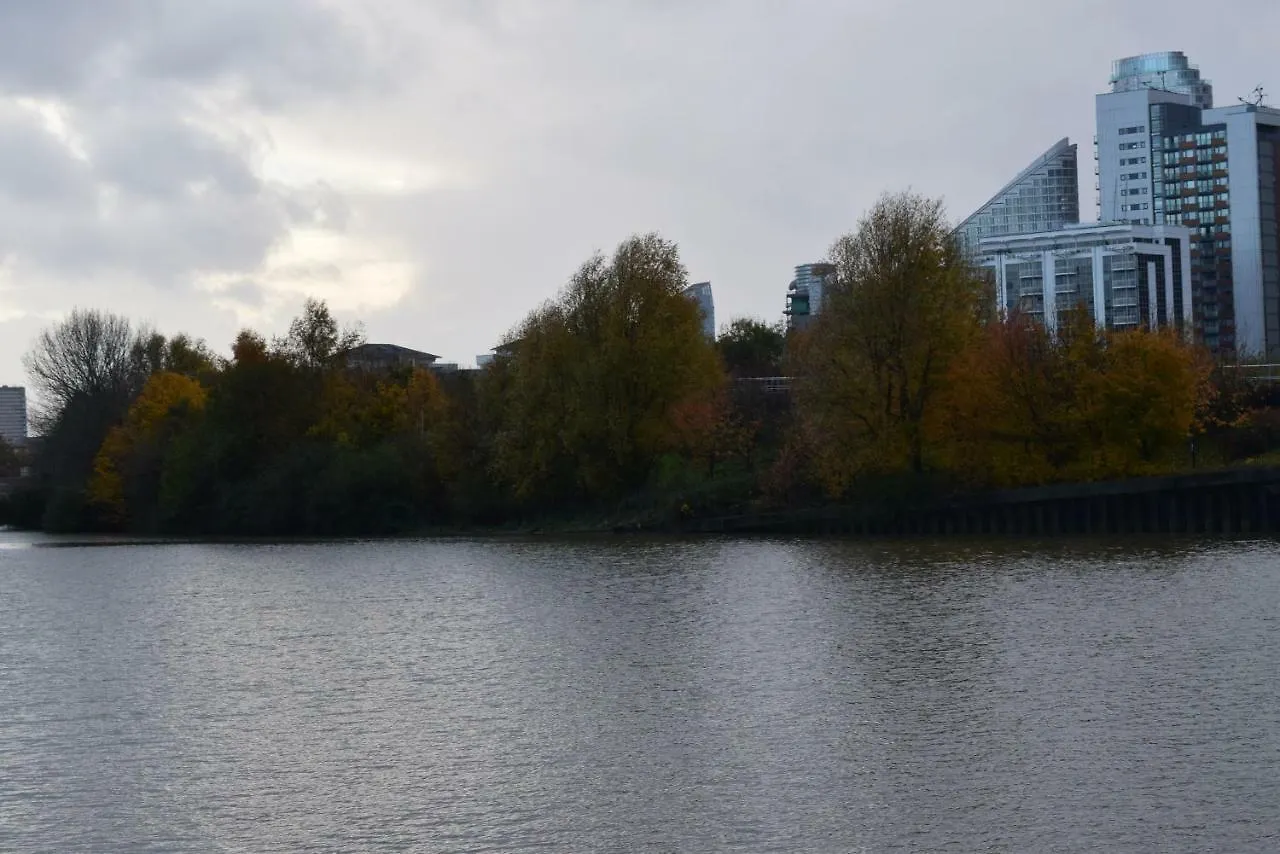 London City Island 3 Bedroom Luxury Apartments, Canary Wharf Apartment